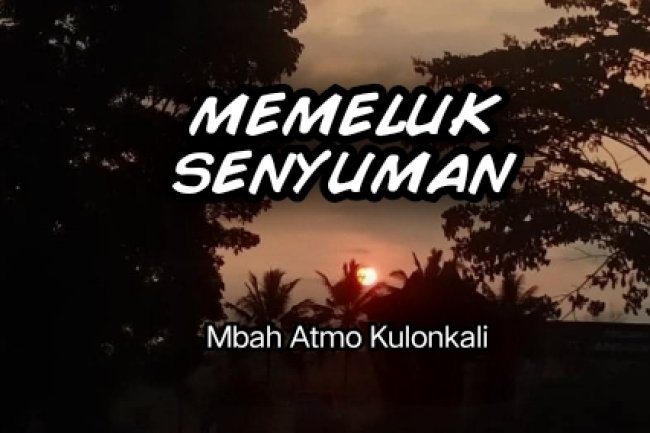 MEMELUK SENYUMAN
